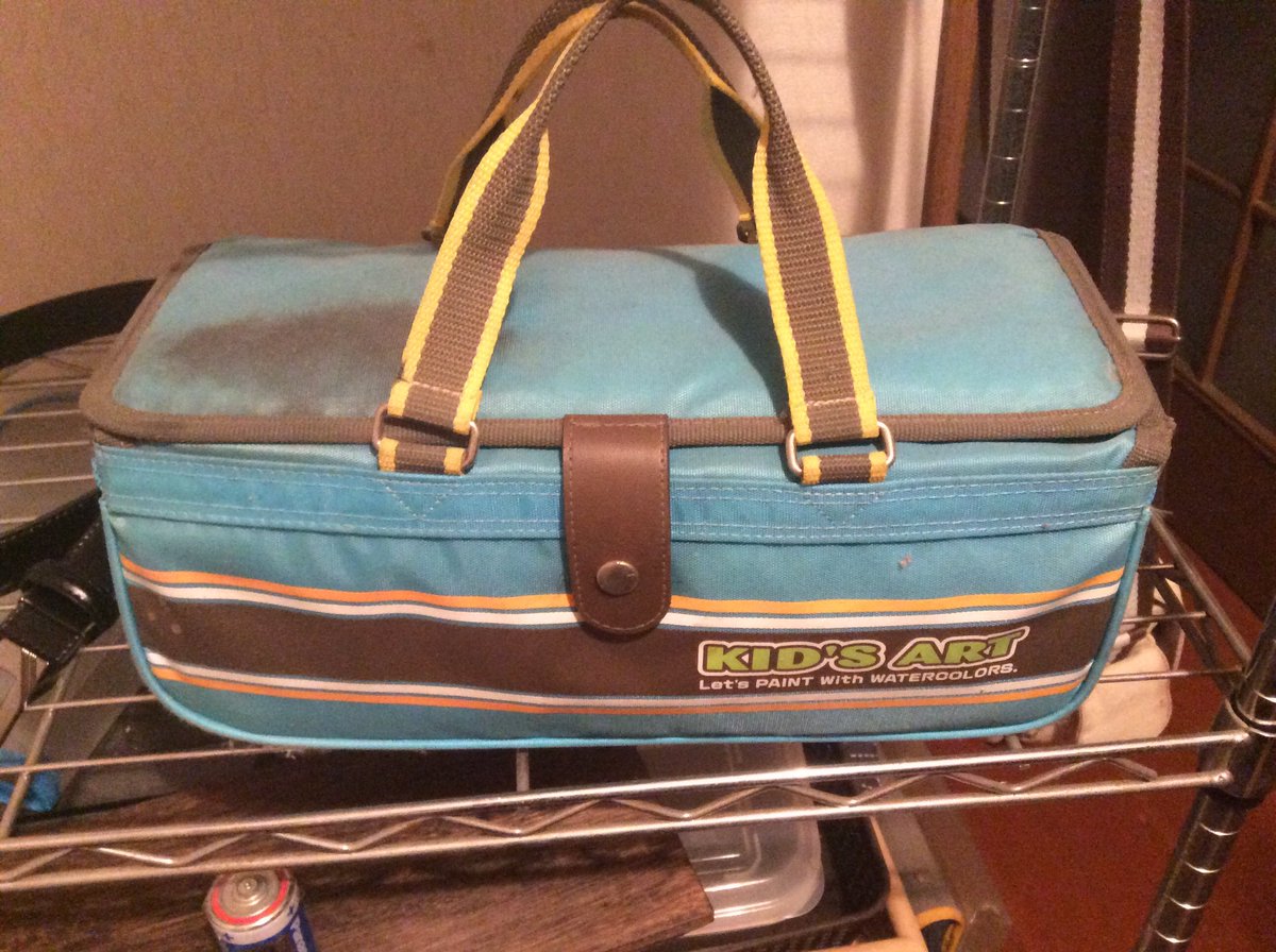 2ndlifework's tweet image. 今日の ＃捨て活 
小学生の頃の絵の具セット
中身はカオス。見ない方がいい。
＃1日1捨て