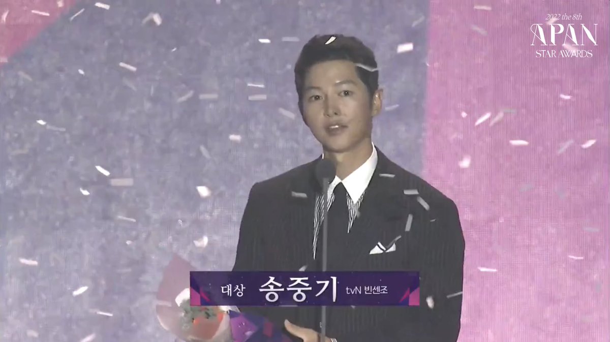 kdramacasting's tweet photo. Congratulations to #SongJoongKi for winning Daesang at #APANStarAwards2022

#Vincenzo https://t.co/4dSpNEmf28