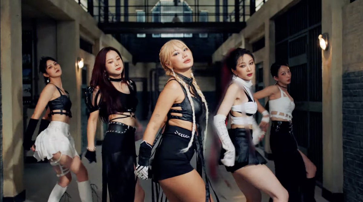 rapplerdotcom's tweet photo. EXID IS BACK! 🔥

K-pop girl group #EXID brings the heat as they released their music video for 'FIRE' on Thursday, September 29. 'FIRE' marks the group's 10th anniversary since their debut in 2012. #FIRE 📸: EXID

https://t.co/E5KckKvHnW https://t.co/UFB8lNLmqP