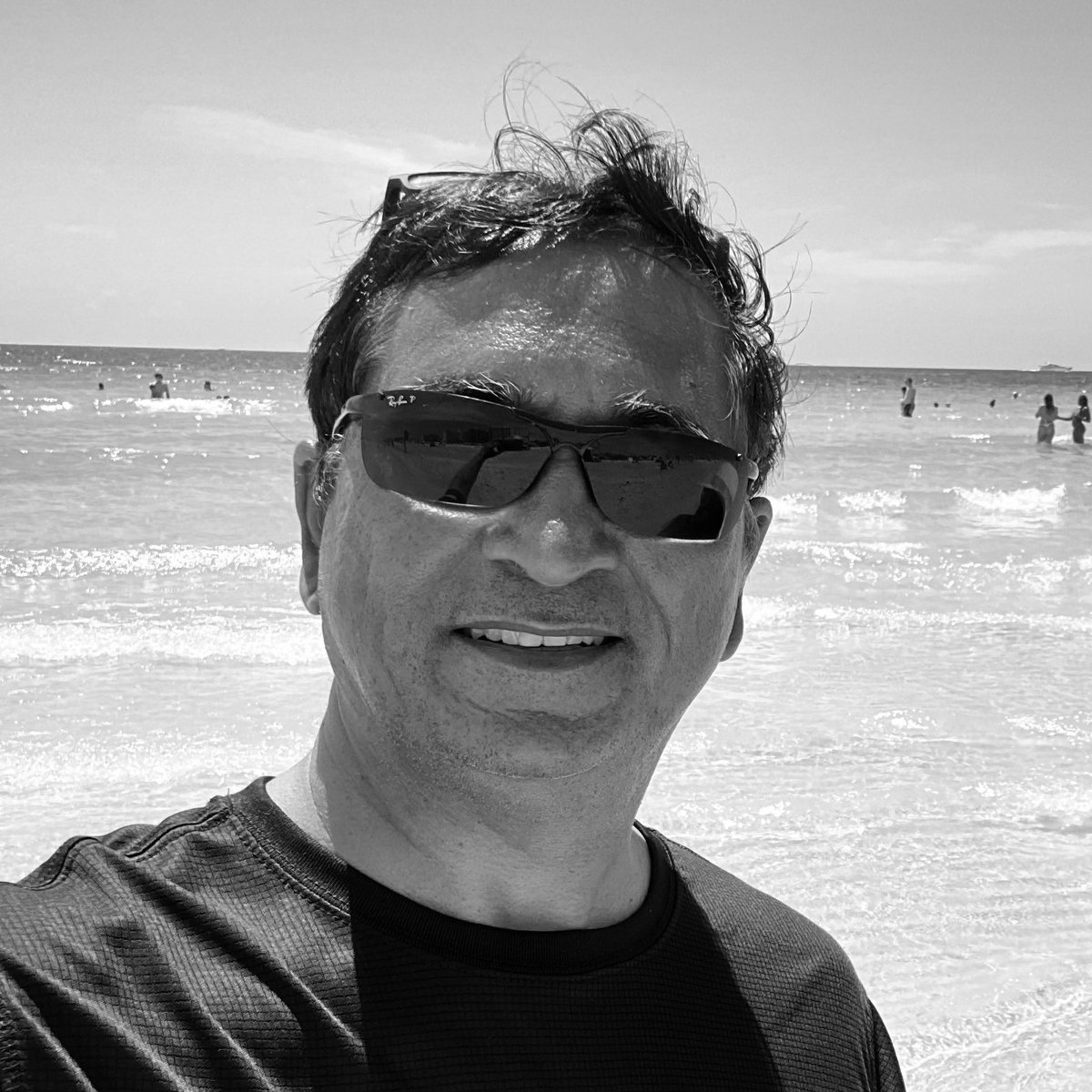 sharmav's tweet photo. Black and white profile pic with black sunglasses at #SouthBeach #Miami
काला चश्मा जचता है
ਕਾਲਾ ਚਸ਼ਮਾ ਜਚਦਾ ਜੇ
Inspired by @LaurenMLaPointe #the413experience
@StevenMusielski
@Clubhouse
#FeelingWelcome https://t.co/IUg2exSohA