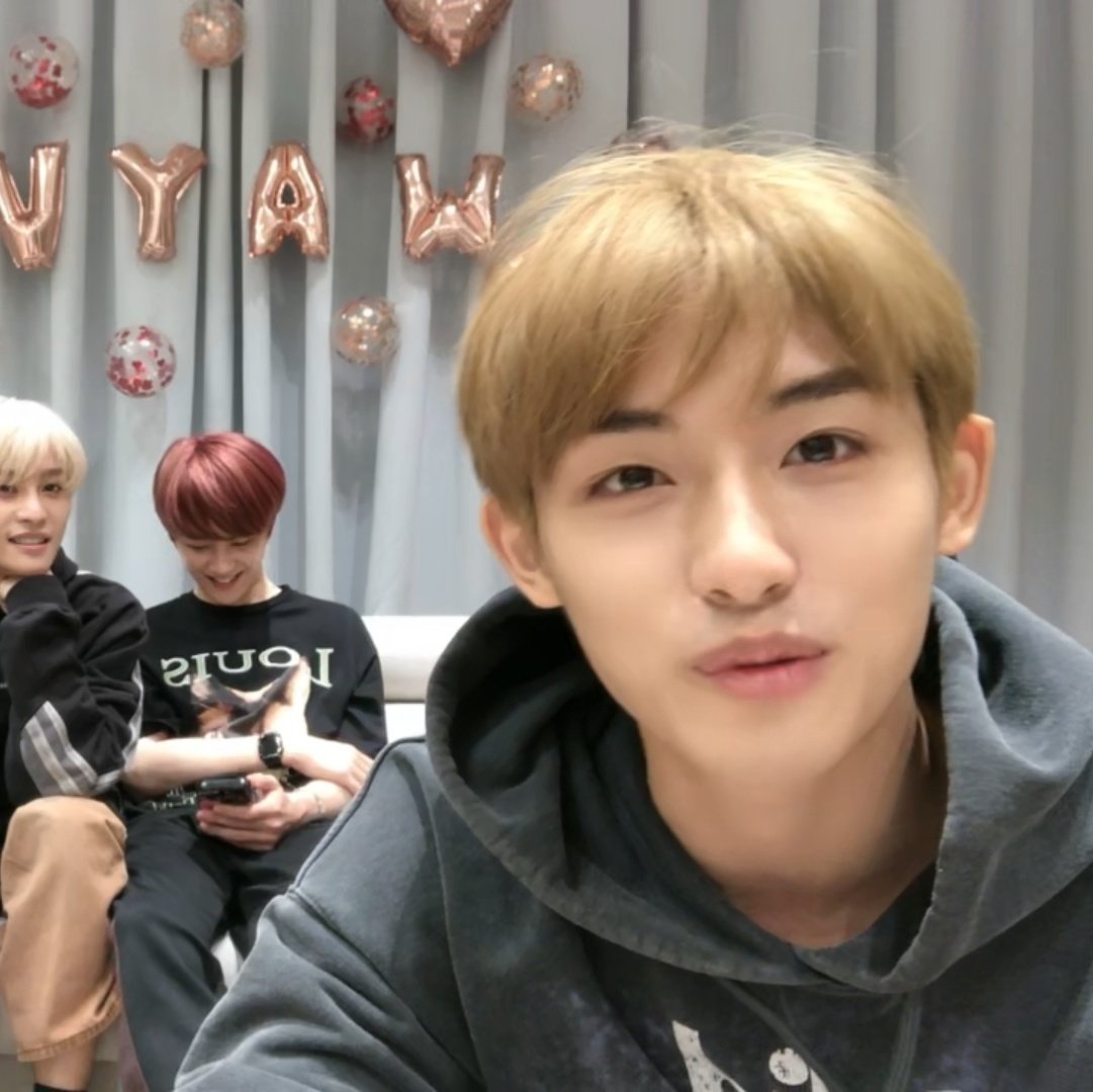 XIAOJI1028's tweet photo. 뵤 https://t.co/qEbQB0hNrX