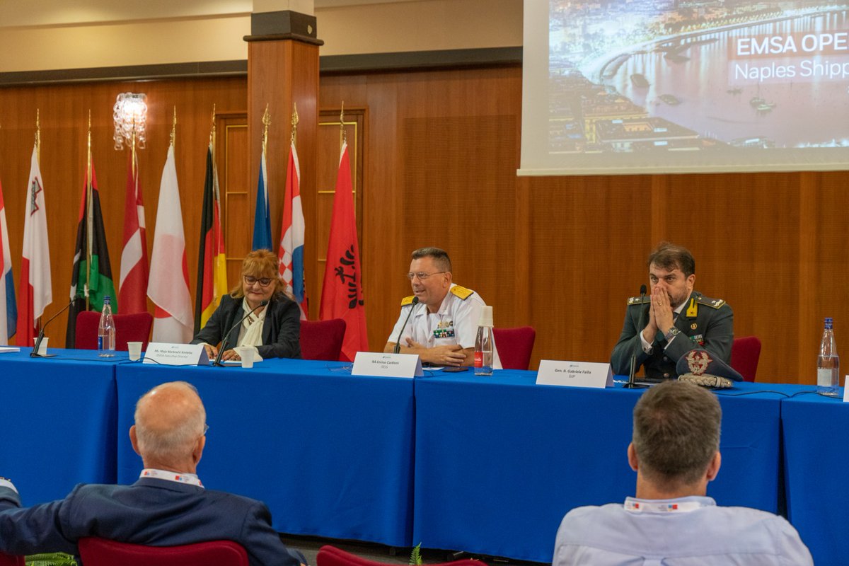 guardiacostiera's tweet image. Happy Bday @EMSA_EU ! 🎂
A #Napoli, nell'ambito della #NSWeek e #MedForum Guardie Costiere del Mediterraneo, un convegno per il 20°anniversario #EMSA, al quale è intervenuto l'Amm.Castioni #GuardiaCostiera🇮🇹,rappresentante nazionale nel Cons.d'amm.ne dell'Agenzia
