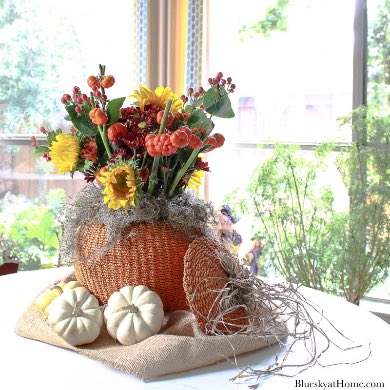 carol_lander's tweet image. Have you ever had a pumpkin basket? I found the cutest pumpkin basket at an antique mall. It’s been fun to decorate. See how I made a flower centerpiece and vignette with it. Then find a pumpkin container that you can use. 
#fallflowers #pumpkinstyle 

blueskyathome.com/awesome-autumn…