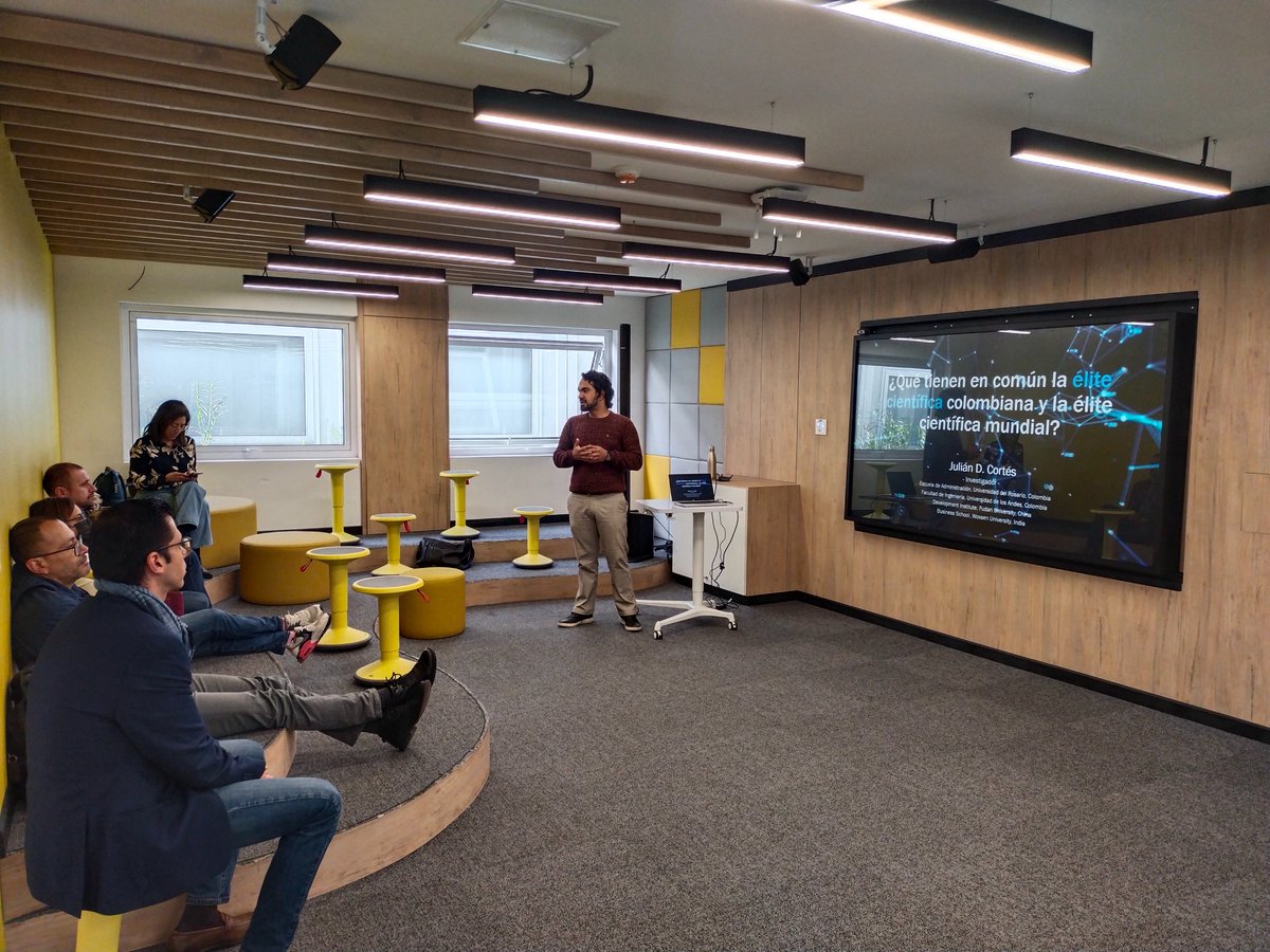 URinvestigacion's tweet photo. Empezamos con nuestra #LiveClassUR en @CRAIUR #QuintaMutis
Aprenderemos de las élites científicas nacionales e internacionales con @jcortesanchez
@fcn_ur @EMCSUrosario @URosario https://t.co/UIuuZ0zDIL