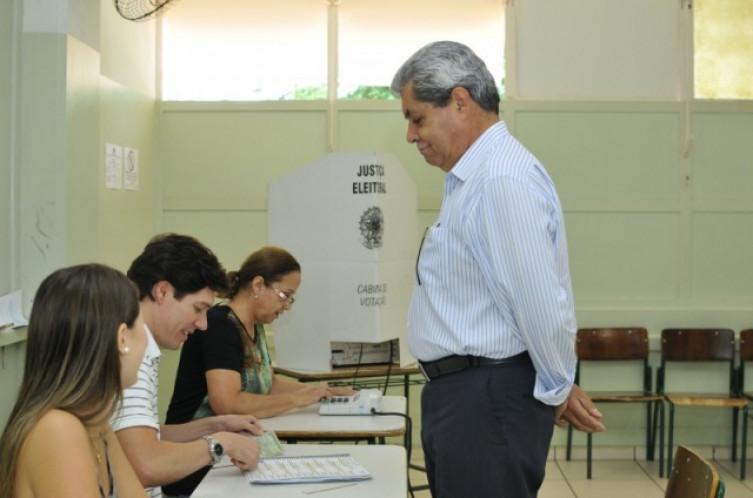 RealPuccinelli's tweet photo. Dia da eleição está chegando. Quem aqui está ansioso para este encontro com as urnas? ️1️⃣5️⃣✅️

Deixe sua colinha preparada e não se esqueça que neste ano o horário de votação será das 7h às 16h. 

#VotoCertoéAndré15 #André15 #15éAndré #AndréResolve #tbt https://t.co/cFw5sbqy6g