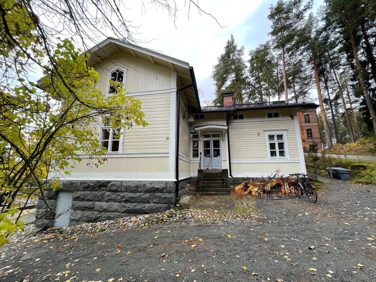 JYU_WISDOM's tweet image. Viisauden Talossa tapahtuu @TutkijoidenYo&apos;ssä!
House of Wisdomin ohjelma:

🟢Lasten luontosuhdetta vahvistava satuhetki ja luontobingo @EvoWorkshops 

🟠Kompensaatiopeli kehittäjien @NinaVNygren ja @vkankainen kanssa

🔵Planetaarinen hyvinvointi on kaikkien asia

Lue lisää👇🧵