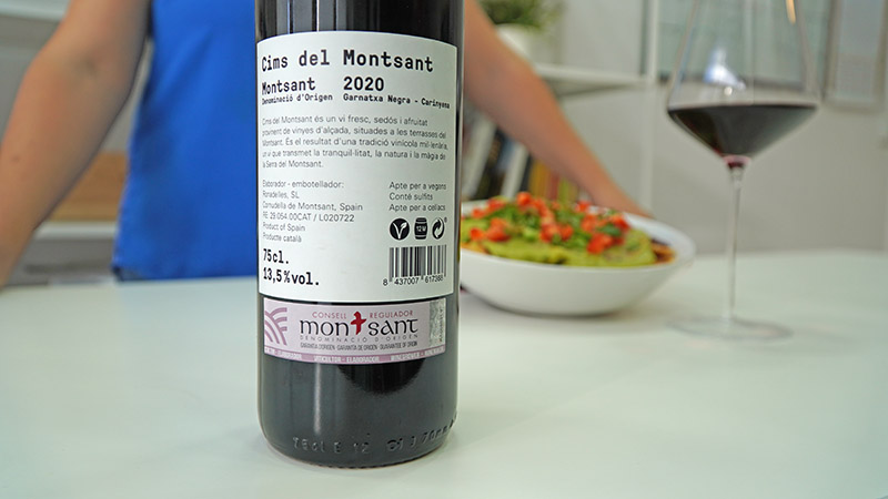 enoturista_'s tweet photo. 4⃣ coses que (potser) no sabies del Cims del Montsant
🍷És el nou vi de @Ronadelles, els de #CapdeRuc
🐐 Homenatja la serralada del #Montsant i la terra
🍇 Duu el segell de 'Viticultor - Elaborador"
💚 És tan versàtil que el pots combinar com vulguis.
https://t.co/9k2BqGhZPW https://t.co/C1D0LVBLRm