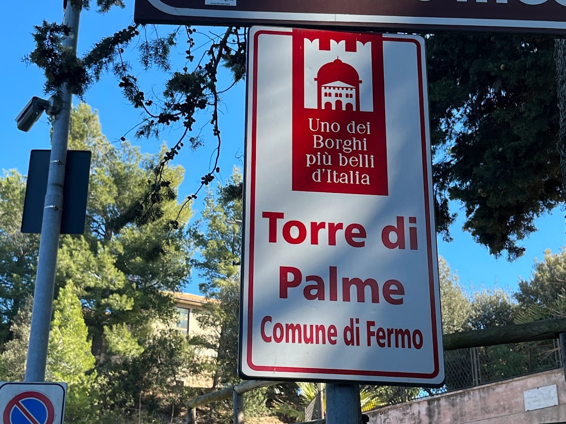 RejstilItalien's tweet photo. Torre di Palme er en af de smukkeste landsbyer i Italien. Hos Rejser til Italien er vi utrolig stolte over, at vi har fået et samarbejde med Uno dei Borghi piu belli d'Italia. Vi glæder os til det. https://t.co/IQ9wq2hRYh
