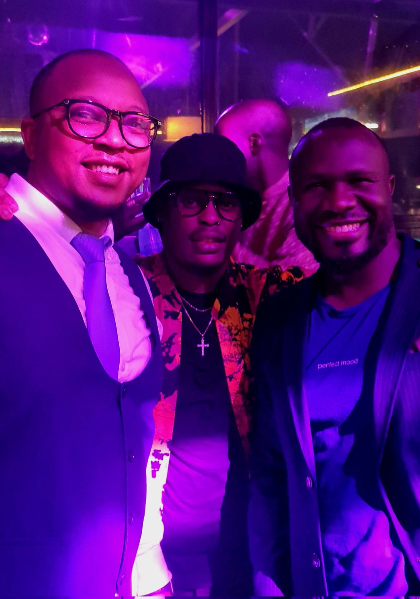 raysimbi's tweet photo. @BukiMabruki @mwelela @murayabrian alikuwa ameiva macho sijui what he was taking😅 https://t.co/w6xtcASNyz