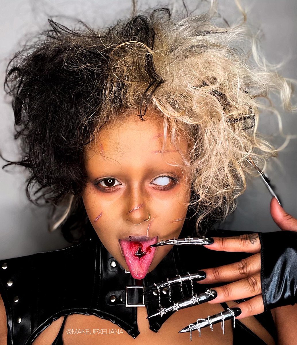 ElianaAnswers's tweet photo. I scissored my way into becoming Edward scissor hands 🥴😂✂️ it’s me “Edwina”🥹 
I did this look only using one eye 😂 @ttd_eye wasn’t playing with the white Halloween contacts
@mehronmakeup ridge collision + squirt stage blood +paradise mimles palette #Halloween2022 #mehron https://t.co/OaXT9h0VRT