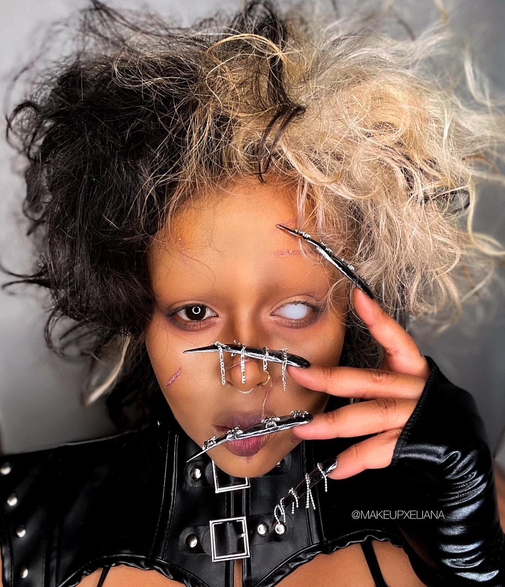 ElianaAnswers's tweet photo. I scissored my way into becoming Edward scissor hands 🥴😂✂️ it’s me “Edwina”🥹 
I did this look only using one eye 😂 @ttd_eye wasn’t playing with the white Halloween contacts
@mehronmakeup ridge collision + squirt stage blood +paradise mimles palette #Halloween2022 #mehron https://t.co/OaXT9h0VRT