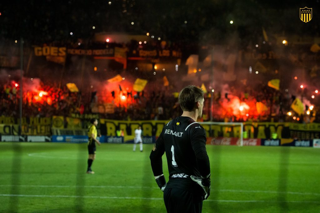 Las manos de Thiago

Peñarol igualó sin goles frente a Boston River pero accedió a los Cuartos de Final en la tanda de penales. Thiago Cardozo fue la figura del partido.

📝 Nota: bit.ly/3y1z89I
🖊️ <a href="/GriegoSebas/">Sebastián Griego</a>
