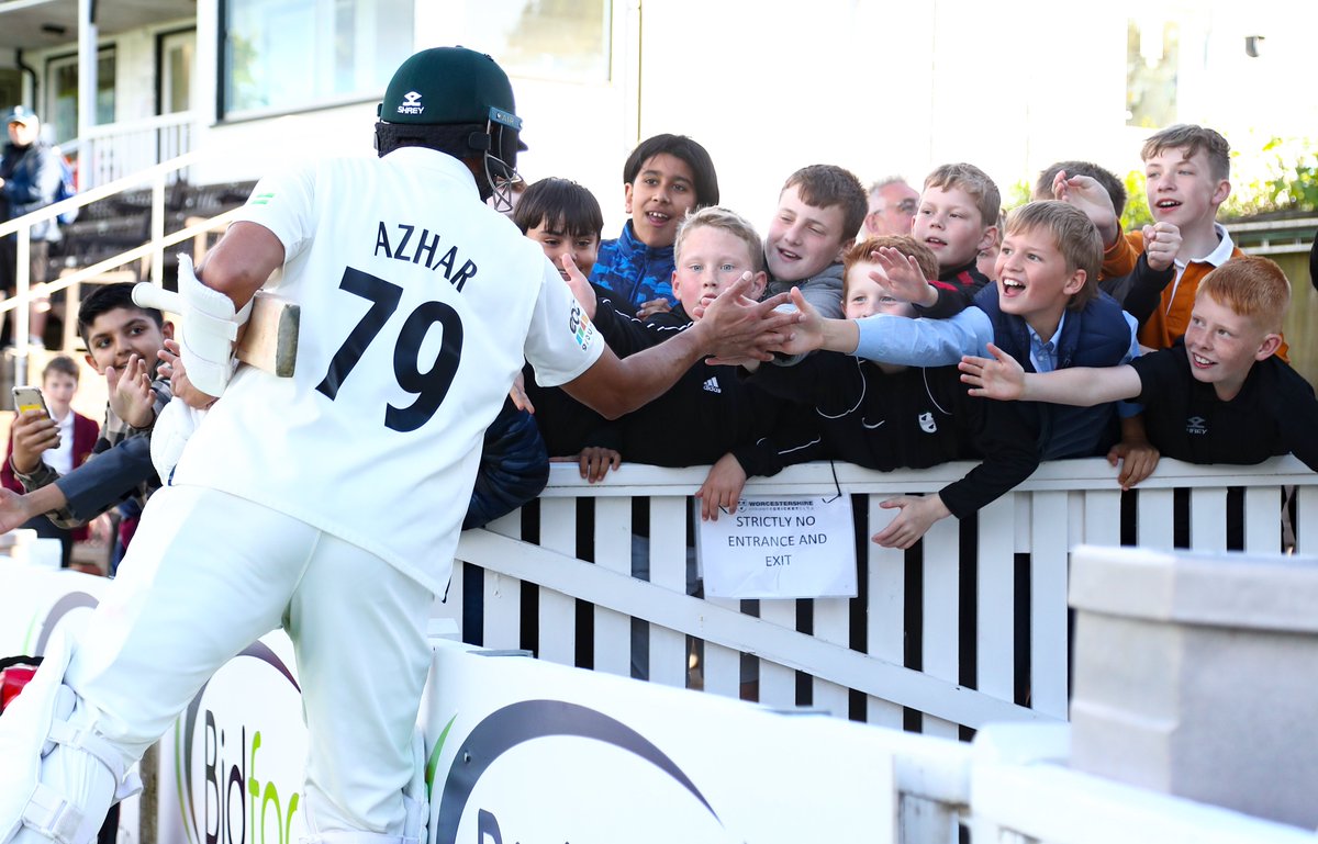 WorcsCCC's tweet photo. 𝗦𝗘𝗔𝗦𝗢𝗡 𝗦𝗡𝗔𝗣𝗦 📸

From a cold rainy start against Leicestershire in April, to an early finish in late September, there have been some memorable pictures along the way 🖼 

We want to see your snaps from the 2022 season 👇

💚 #WeAreWorcestershire | 🍐 #Pears https://t.co/poK7f1XBEU