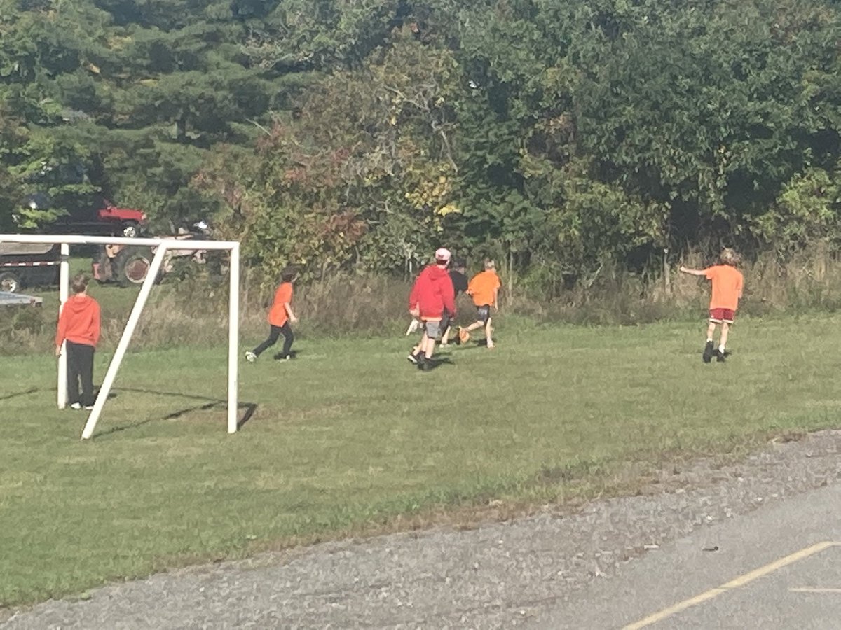 FDSPrincipal's tweet photo. Orange shirt day. Lots of learning and conversation in our classrooms about #TruthAndReconciliation @AVRCE_NS @avrceprograms @avrce_ps https://t.co/OdYdSCH8J6