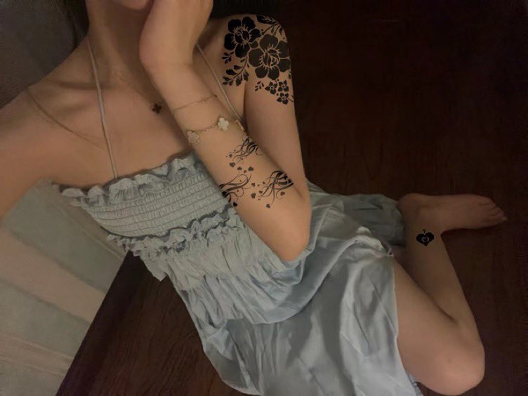 我希望活在一个每个女生都穿丝袜的世界，脱不下来的那种，淫丝从子宫开始生长变成丝袜小穴，男的就不需要了死了算了，天天磨逼就完事了。或者男性都是黑人的世界，一个比一个壮，女生看见黑屌必须跪下亲吻龟头以表示臣服，活着的意义就是取悦黑爹 #媚黑裱 #丝袜臭脚 #互毁 #恋臭 https://t.co/TPeRRfqInT