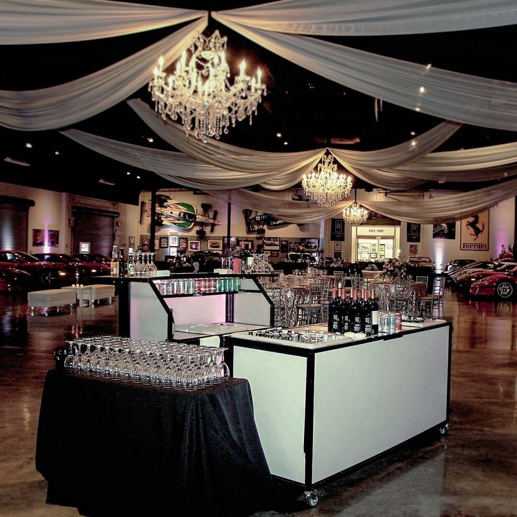 GranTequilas's tweet image. 🍸📸@ultimatebars As venues begin to open back up clients are adding additional satellite bars to separate crowds. Efficient and professional. .
--
#ultimatebars

Double Tap 🍸🍸 Me Gusta!
TAP BIO for More!
.
.
.
.
#grantequilas #tequila #margarita #margaritas #margaritavill…