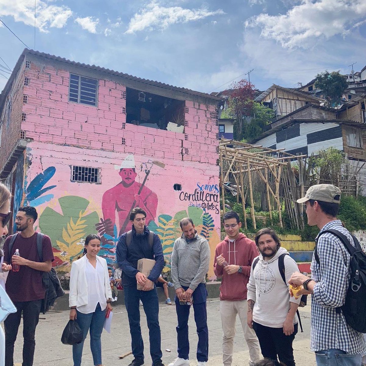 Labciudad_UC's tweet photo. 🌻 El Laboratorio Ciudadano de la @udecaldas presente en el Primer Encuentro de Arquitectura Social y Cultural, una iniciativa liderada por @culturavivaf y @fundacionideamos para escuchar las necesidades de la comunidad del barrio Bajo Andes. 

#LoPúblicoNosPertenece https://t.co/DeM7nd3x4N