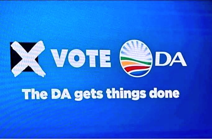 JUST IN: Three former DA councilors arrested by the Hawks for taking bribe of R100 000 each to vote out then Nelson Mandela Bay mayor Athol Trollip.