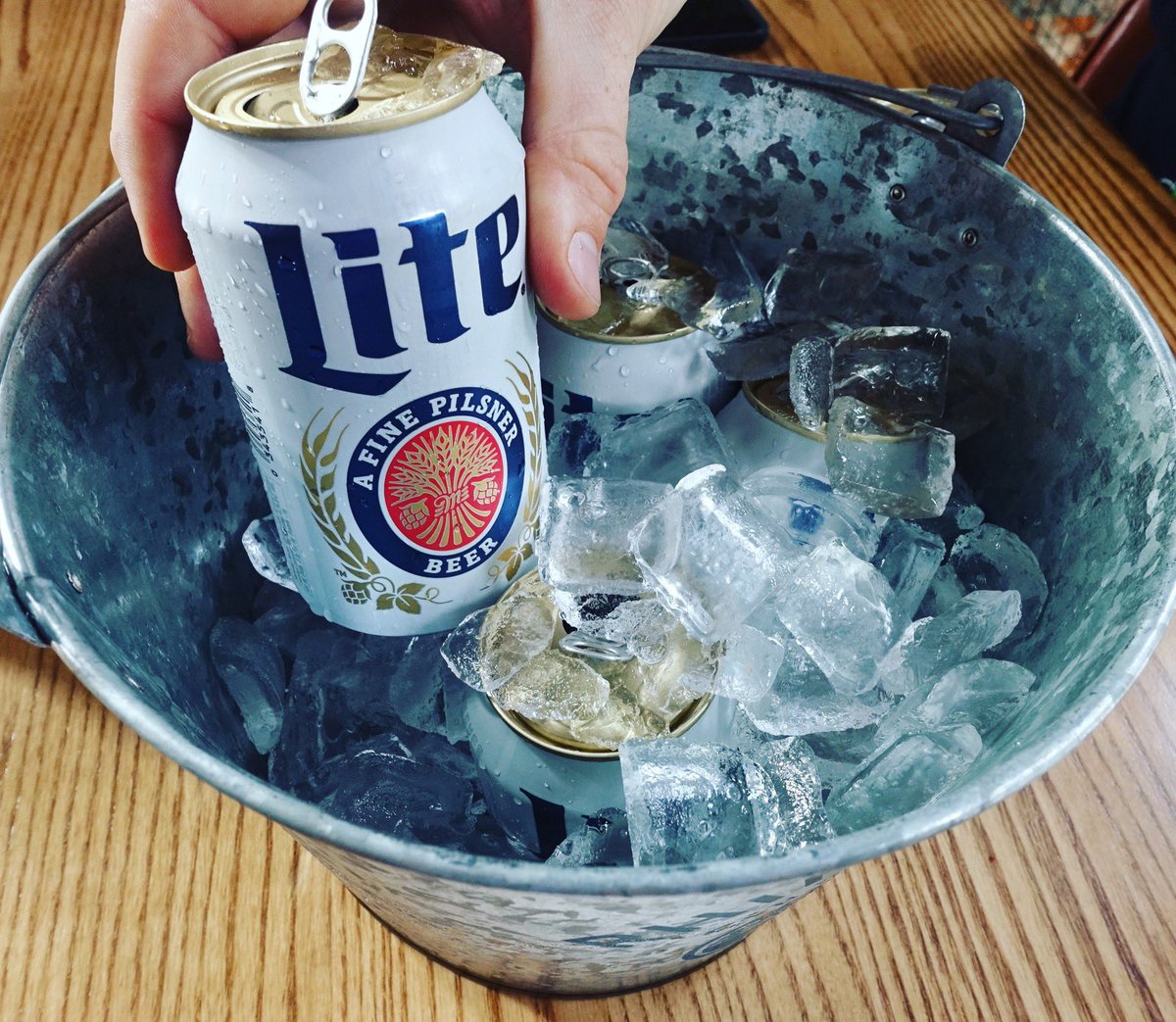 thehimark's tweet photo. Beers, Buckets, Bengals 8pm Thursday Nite Football #seeyouatthehimark #whodey #beer #eastend #realcold https://t.co/61BxQY2vyX