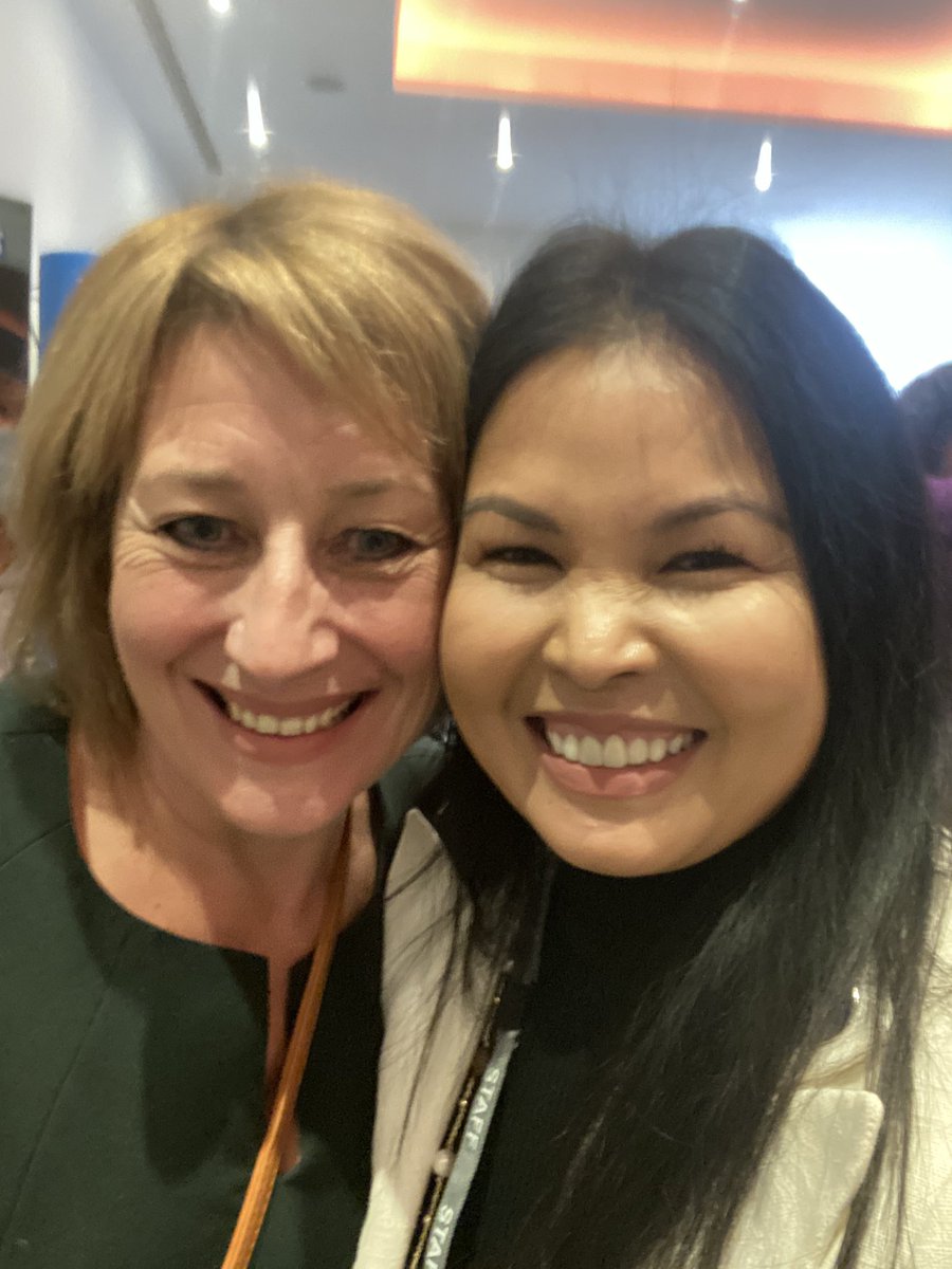 Great catch up with my former DON who first saw the leader in me all those years ago & a great champion of 🇵🇭 #IEN’s @lisajnobes !!! So happy to see you at #CNOSummit2022 !