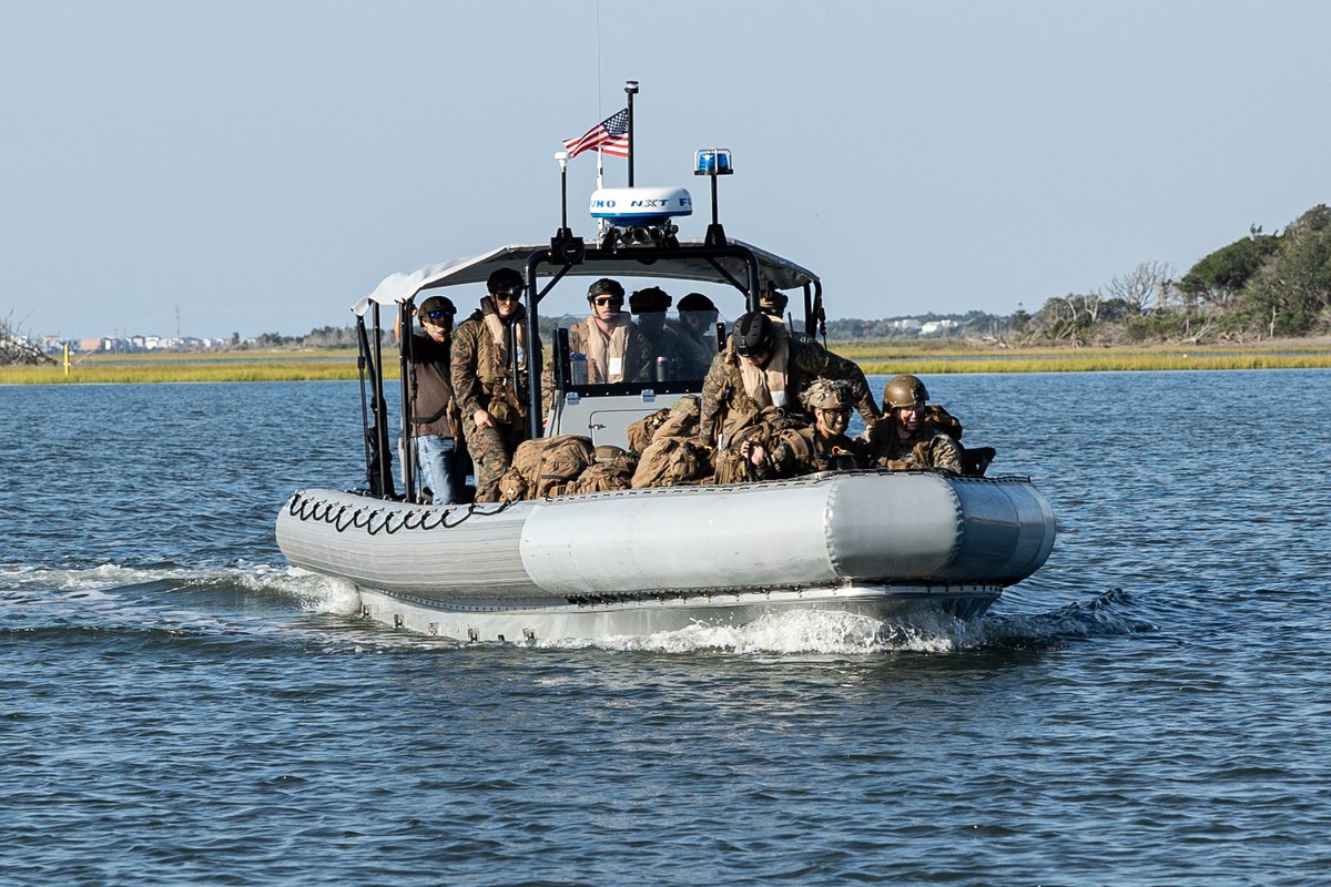 MARFORCOM's tweet photo. #Marines w/ @2dMarDiv, conduct an amphibious landing during a #MCCRE at @camp_lejeune, N.C. Marines conducted a MCCRE in order to formally certify the unit to composite at the @26MEU.
(#USMC photos by Cpl. Kyle Jia)
#HomelandDefense #WeHaveTheWatch #EveryClime #EveryDomain https://t.co/9USYDCT23q