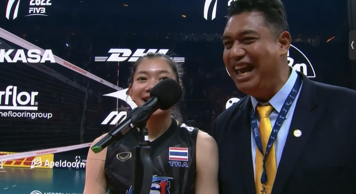 cconxs11's tweet photo. เหมือนพ่อกับลูกสาวทั้ง2อะ ปั้นมาเองกับมือทั้งคู่🥰
 #วอลเลย์บอลหญิง https://t.co/tdnZ7BCOOx
