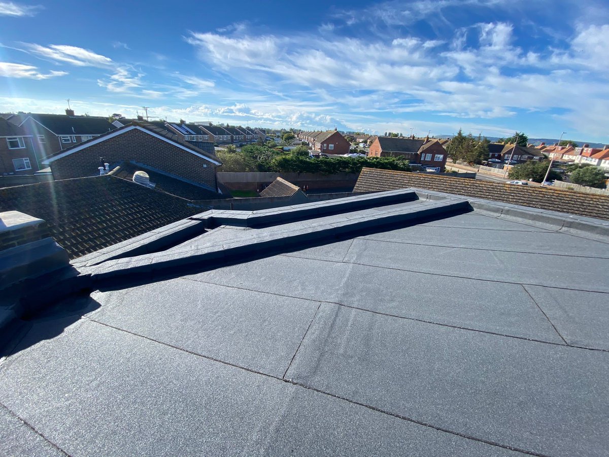 ClarkeRoofingSL's tweet photo. One our teams has just completed this Bauder 30 year system on a church in Eastbourne. A great result with a very happy client.🔥👌
#flatroofing #bauder #southeast #sussex #eastbourne #churchroof #roofing #flatroofsystem https://t.co/frAuz3EFIh