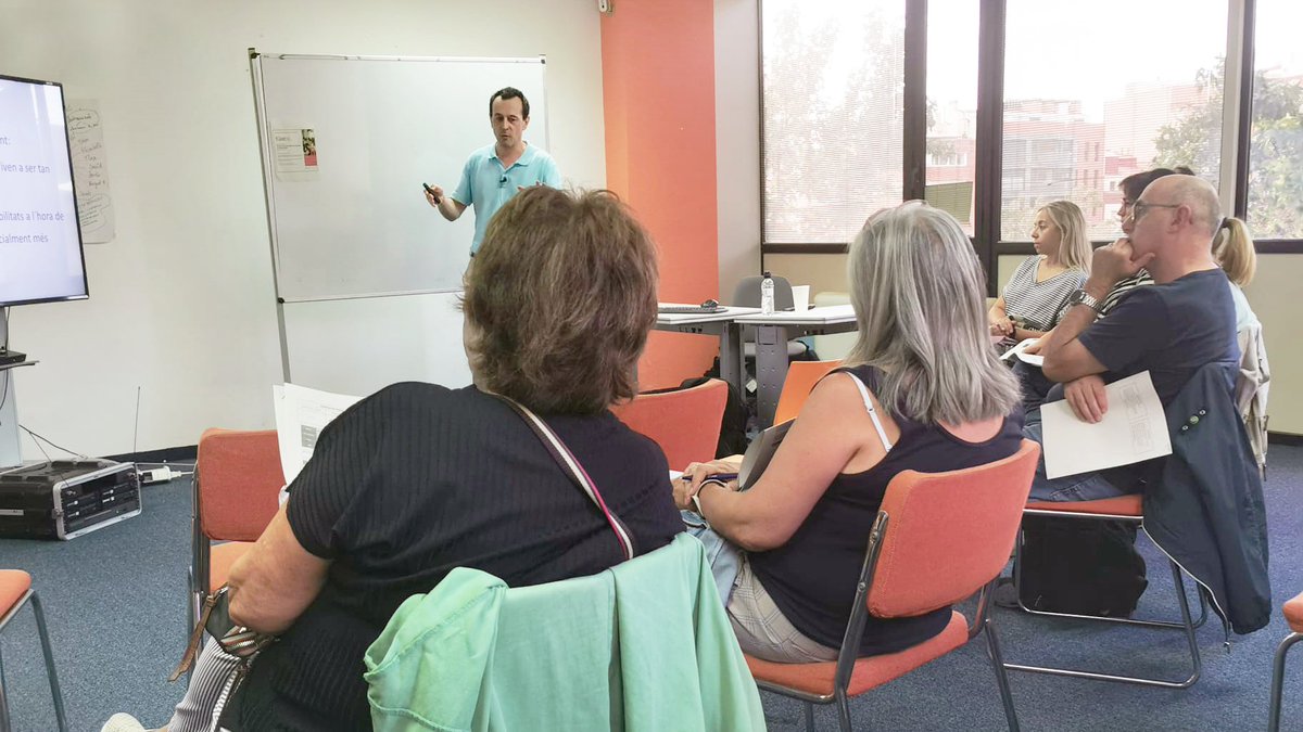 LaFACT_Fupar's tweet photo. ➡️ Hem parlat sobre el funcionament del cervell #Asperger, el desenvolupament personal i professional i de com trobar feina al mercat laboral actual. 

👏 Moltes gràcies per tots els aprenentatges que ens enduem! 💙 I GRÀCIES a totes les persones que ens heu acompanyat! https://t.co/YS6cDlfzGC