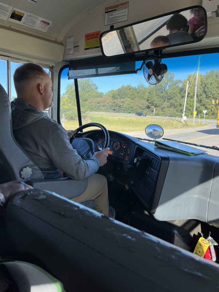 BethBowersMHS's tweet photo. Shout out to @devan_totherow for filing in to drive the bus at the very last minute! Lincoln College and Career Day here we come! @MunfordHigh #ForewardEver https://t.co/OBK6uHykMd