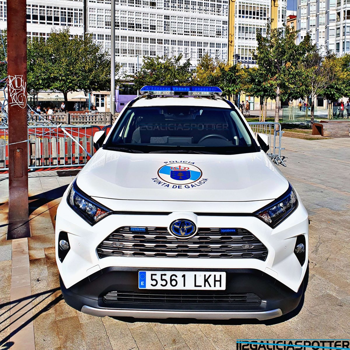 GaliciaSpotter's tweet photo. 2018 Toyota RAV4 de la Unidad de Policía Autónoma de Galicia. @UpaGalicia 

Equipado por @ricarsat con @Isaeelectronica 

Presente en la exposición de medios de la @policia en A Coruña.

#emergency #isaearcus #bluelights #DíadelaPolicía #ACoruña #cnp #upagalicia #galicia #spotter https://t.co/UOwGgkpnac