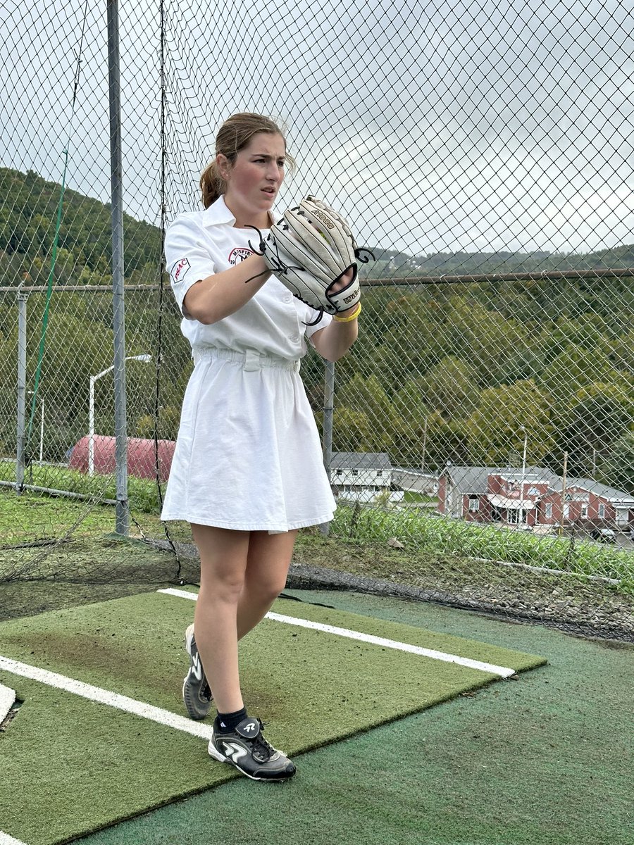 MUsoftball's tweet photo. Prepping the pitchers for the Throwback Game!  Saturday 10/1 at 10am! #dirtintheskirts #throwback #MUSB43 https://t.co/g091VDe4fK