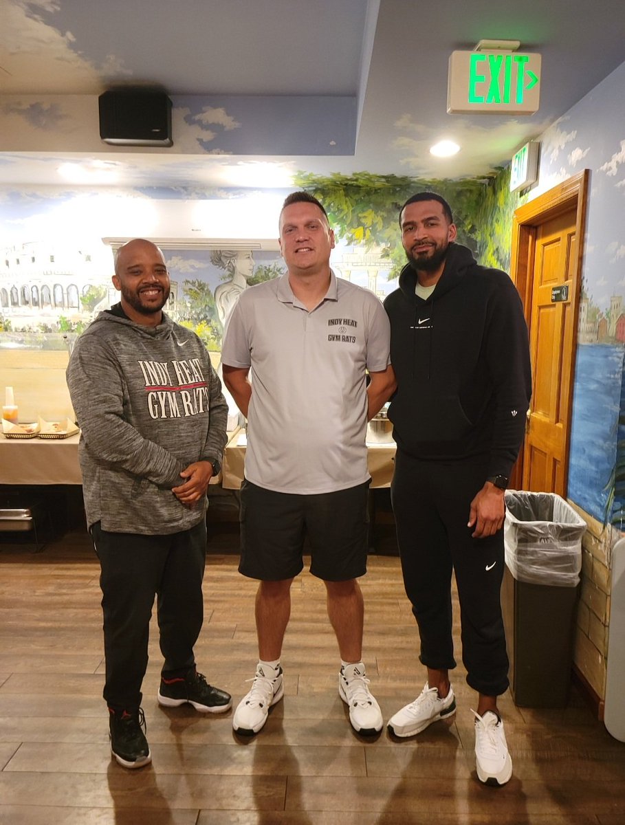 Our Region Gym Rats kids &amp; Fort Wayne Gym Rats family united for a team dinner in advance of the upcoming season.

Practice, training, and tourney schedule locked in, kicking off next week 🏀🔥