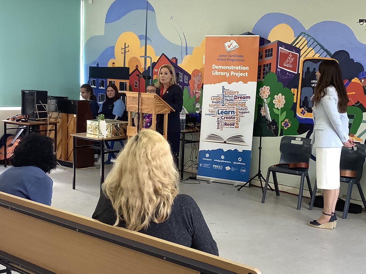 ellenfieldlib's tweet photo. Launch of @ellenfieldcc ‘Linking with the past, looking to the future’ with @LordMayorDublin @SineadD90685636 @jcsplibraries @JoeCostelloIE @josephamadigan @strahanp #welcometoellenfield https://t.co/kkeztDinJt