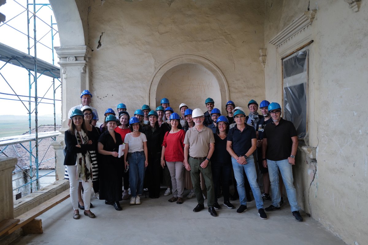 It’s not about the buildings, it’s about the people. 
🏰 Historic castles and manors are more than beautiful buildings and gardens. They are (potential) engines of social cohesion and regional growth. 
Read more: bit.ly/3y28wpf