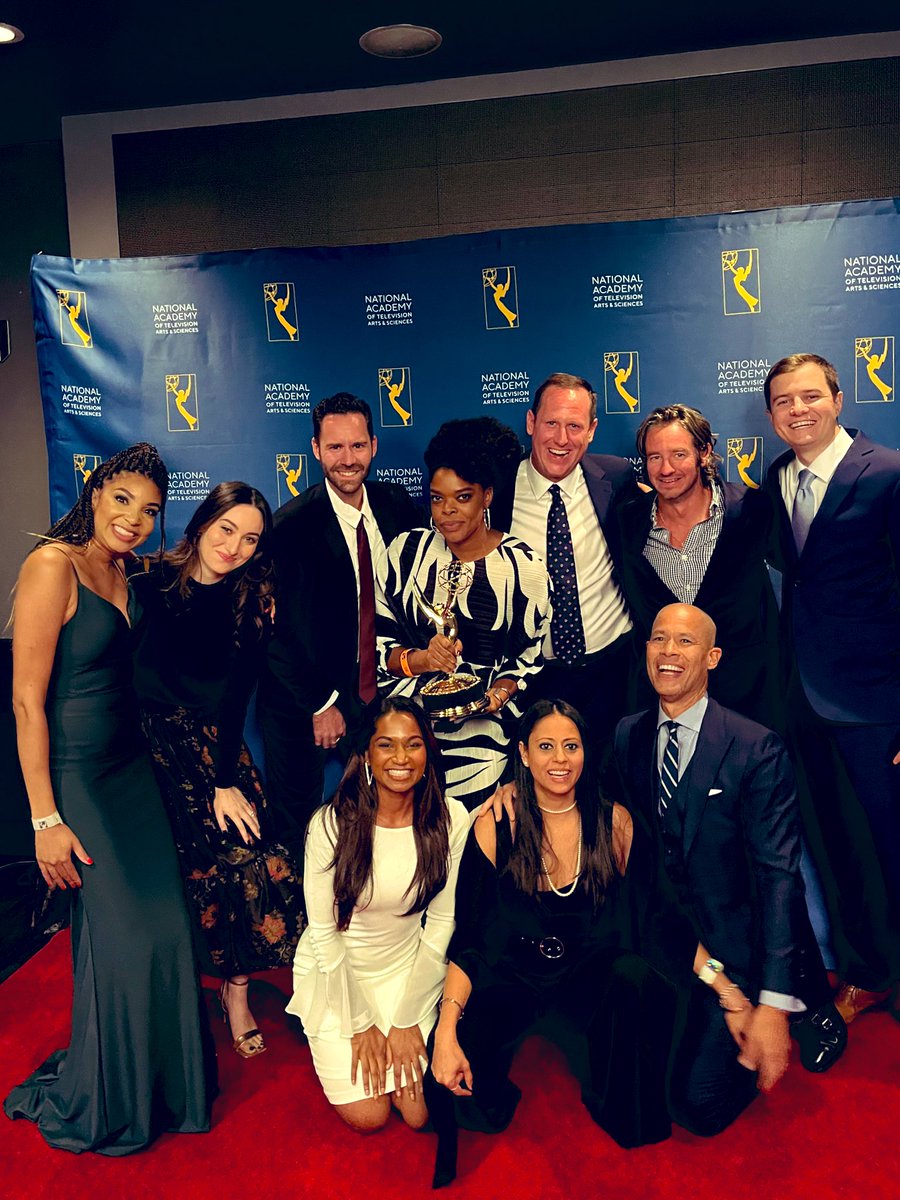 Shawna's tweet photo. This is only a tiny fraction of the producers, editors, camera, audio, lighting people, correspondents control room, anchors, technicians, prod managers, stagehands, assignment editors, broadcast associates, IT, writers and more that make @CBSMornings work. Thank you all. #emmy https://t.co/IjCVZJugYw
