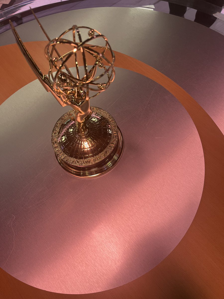 Shawna's tweet photo. This is only a tiny fraction of the producers, editors, camera, audio, lighting people, correspondents control room, anchors, technicians, prod managers, stagehands, assignment editors, broadcast associates, IT, writers and more that make @CBSMornings work. Thank you all. #emmy https://t.co/IjCVZJugYw