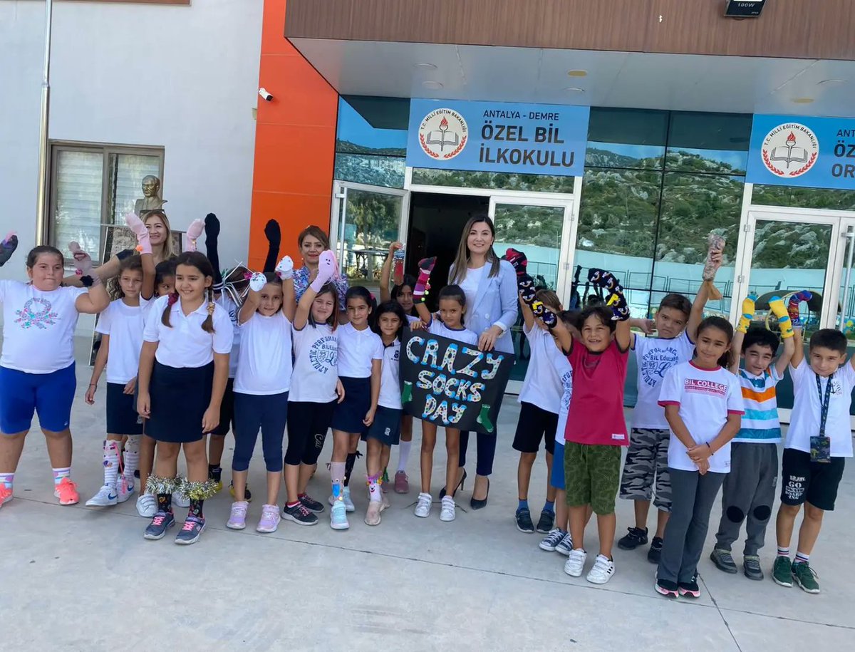 bilkolejleri's tweet photo. In our 𝗖𝗥���𝗭𝗬 𝗦𝗢𝗖𝗞𝗦 𝗗𝗔𝗬 event, which allows our students to use their imagination and creativity, designed socks were introduced with fun activities. https://t.co/ha2H1nUvsS