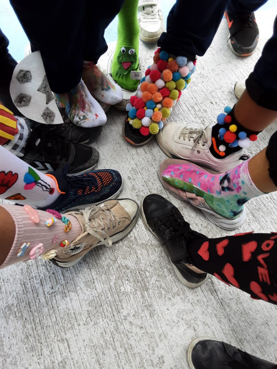 bilkolejleri's tweet photo. In our 𝗖𝗥���𝗭𝗬 𝗦𝗢𝗖𝗞𝗦 𝗗𝗔𝗬 event, which allows our students to use their imagination and creativity, designed socks were introduced with fun activities. https://t.co/ha2H1nUvsS