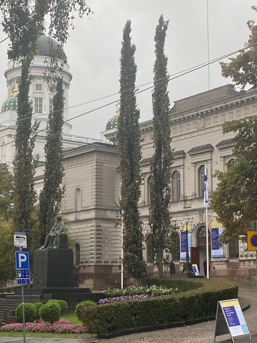 A rainy day is perfect to visit art exhibitions like the open doors ⁦<a href="/SuomenPankki/">Suomen Pankki</a>⁩  Admittance until 7pm, closes at 8pm today. Also open tomorrow (2-8pm) and on Sat (11am-5pm) #PäiväPankissa #kansakunnanomaisuutta #SuomenPankki