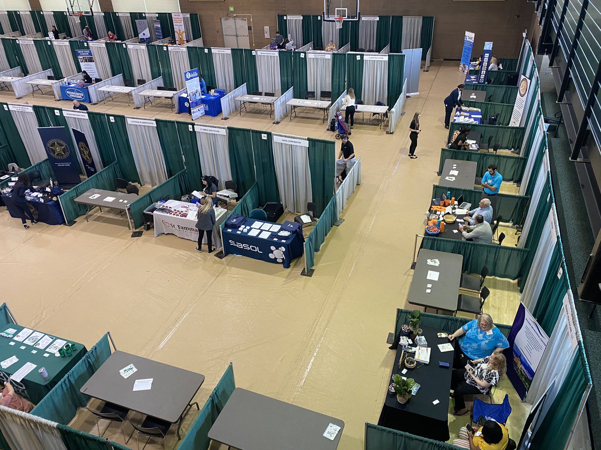 eric_aymond's tweet photo. Career Fair 2022 is today from 9am-2:30pm. This is a great way to meet with over 160+ businesses and find your next career opportunity! Come on out to the @SLU_REC !
@oursoutheastern https://t.co/SN8BlN087Y