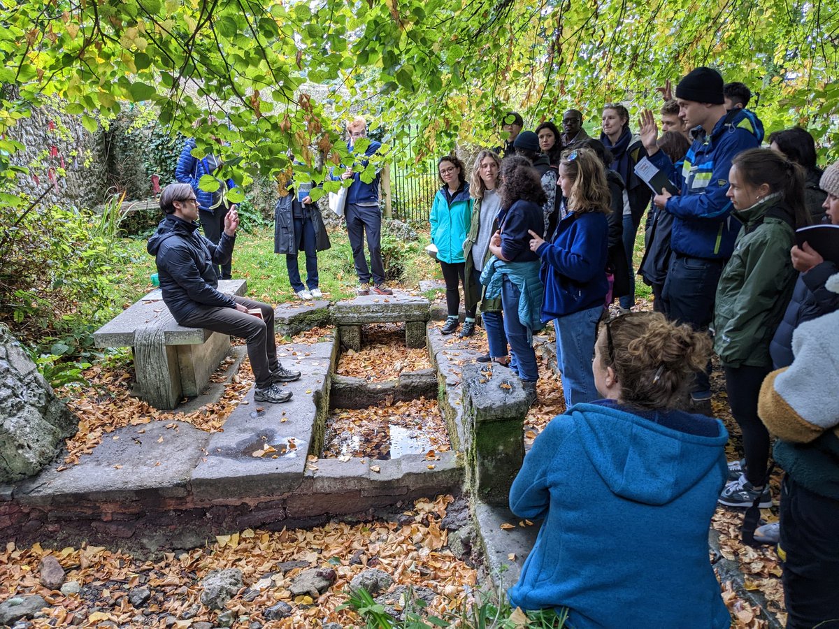 SaskiaNowicki's tweet photo. Lots of talk of chalk and drought to kick off the academic year with the new #water science, policy and management MSc cohort @oxfordgeography @oxfordwatermsc @oxfordwater https://t.co/C2rNfB3ubk