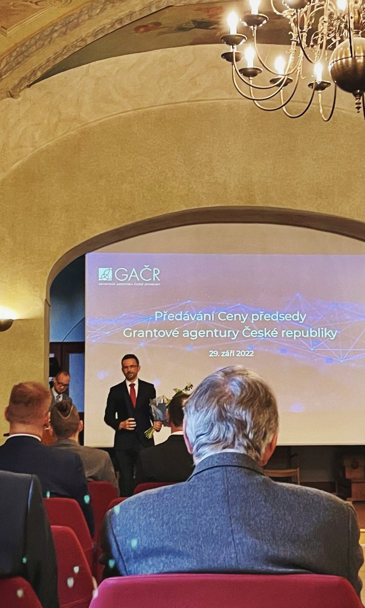 look who got awarded! 👏🏻🏅 <a href="/vaclav_veverka/">Vaclav Veverka</a> <a href="/IOCBioNMR/">IOCBioNMR</a> <a href="/IOCBPrague/">IOCB Prague</a>