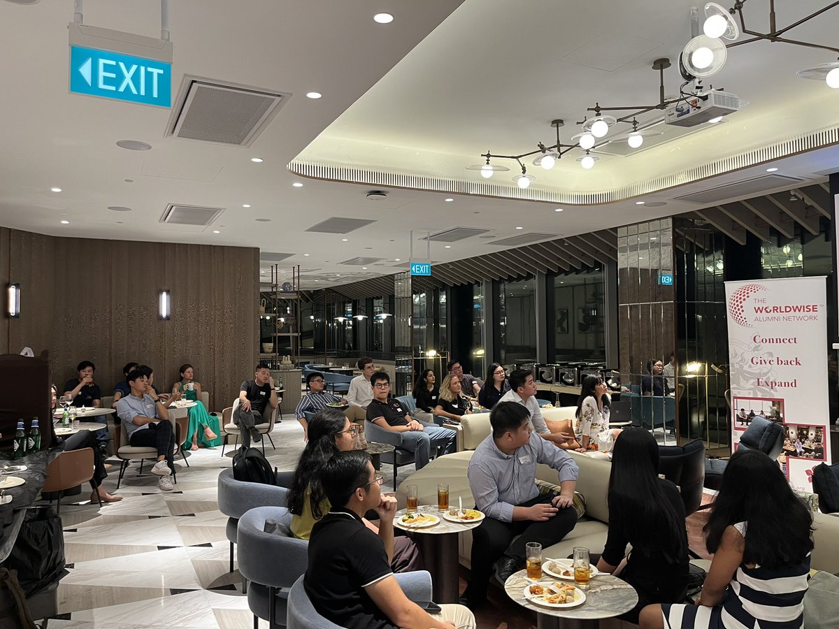 HeadDulwichSG's tweet photo. Last night saw the launch of the Singapore Chapter of the Worldwise Alumni Network. Wonderful to meet some of my former students from Suzhou and Singapore alongside alumni from London, Shanghai and Beijing. We are so proud of these fine International Old Alleynians #IOAs #WAN https://t.co/o9mlnrBZC1