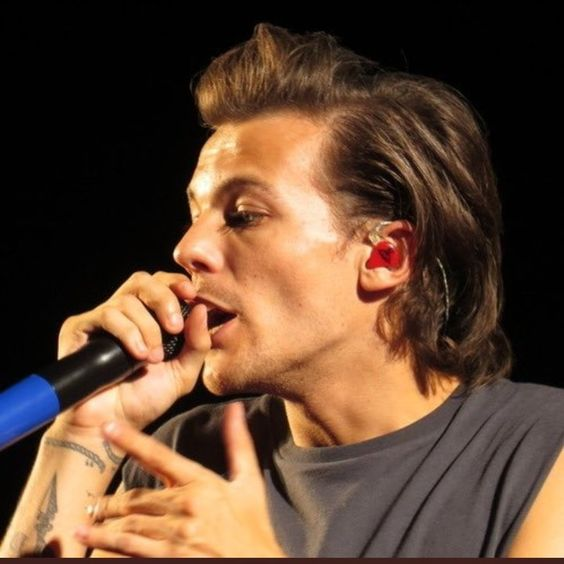 eyelashes