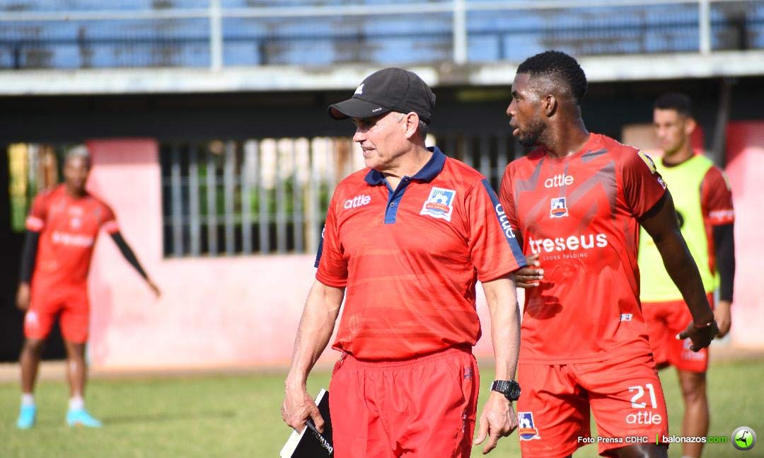 Balonazos's tweet photo. Horacio Matuszyczk: “Todos los rivales serán difíciles ya los hemos enfrentado”.
#LigaFutVe
#HoracioMatuszyczk
#CDHColmenarez
🔗 https://t.co/0QOG84kc50 https://t.co/23VmUocNvB