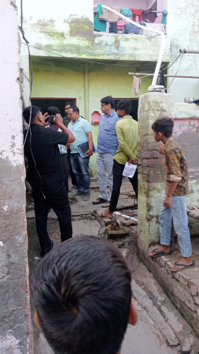 sdochhatikara's tweet photo. आज छटीकरा उपखण्ड के अंतर्गत ग्राम अरहेरा मे मुख्य अभियंता आगरा जोन 2 के द्वारा अधीक्षण अभियंता महोदय शहरी एवं अधिशाषी अभियंता महोदय वृन्दावन के साथ कैंप एवं डिसकनेक्शन अभियान का औचक निरिक्षण किया गया। @myogiadityanath @aksharmaBharat @MDDVVNL @se_eudcmathura https://t.co/8Z7oLd4DZ8
