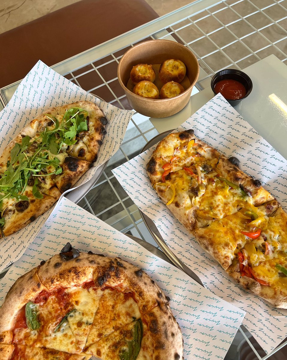 i_ie0's tweet photo. ليڤين بيتزا | Livin
- متخصصين بالبيتزا على الطريقة النابولية🍕🇮🇹
الطلبات🍴| بيتزا مارغريتا + تشيزي ستيك + تشيزي ترافل + تشيزي جارلك كيك 
المكان | جلسات داخلية فقط 
الموقع📍| حي الياسمين - طريق ابو بكر الصديق https://t.co/ocZcyS1RcG