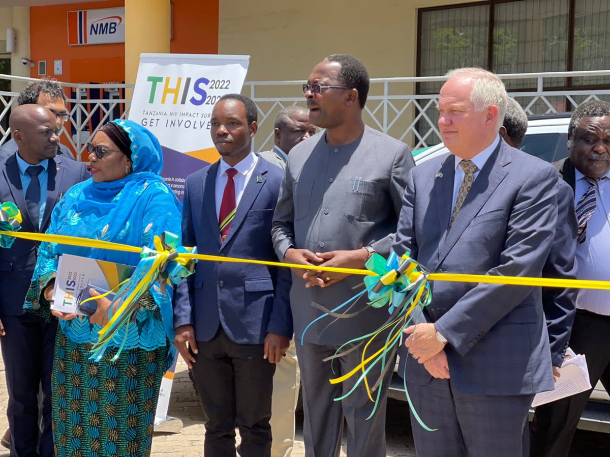 Today, Hon. @chawenegbs Minister of State, the Ministry of Health, @USAmbTanzania Donald Wright, and leadership from @CdcTanzania, @PEPFAR, @USAIDTanzania, @wrair, @PeaceCorpsTZ, NACOPHA, @NBSTanzania, @ICAP_ColumbiaU officially launched THIS 2022-2023 in Mwanza.