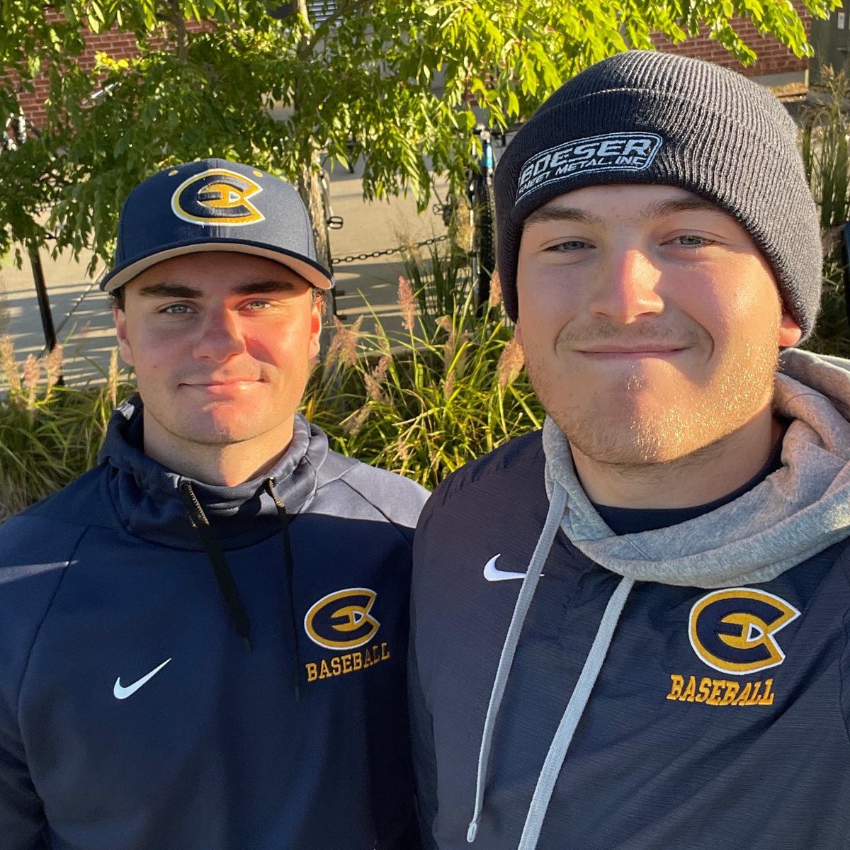 UWECblugolds's tweet photo. Even more smiles! 😊 #RollGolds
@uwectrack @UWECBaseball @UWECSoftball @uwecCC https://t.co/MnBfLVfe8a