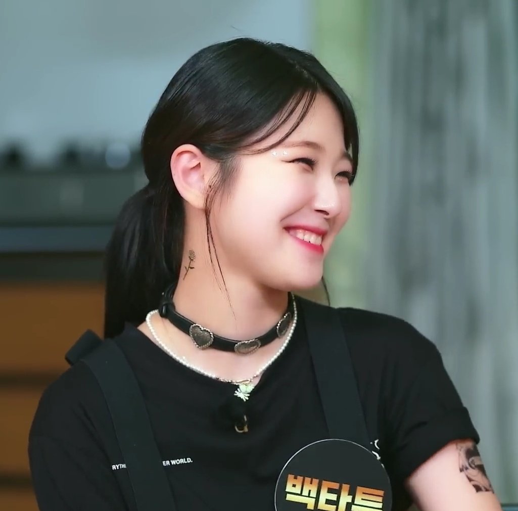 xromsaeyaaa's tweet photo. jiheon with tattoos literally the hottest. https://t.co/24pOBLywIA
